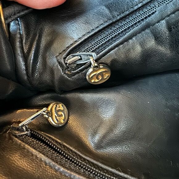 AUTH VINTAGE CHANEL BACKPACK - Picture 13 of 14